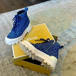 Size 6.5 women Michael Kors Payton boots.